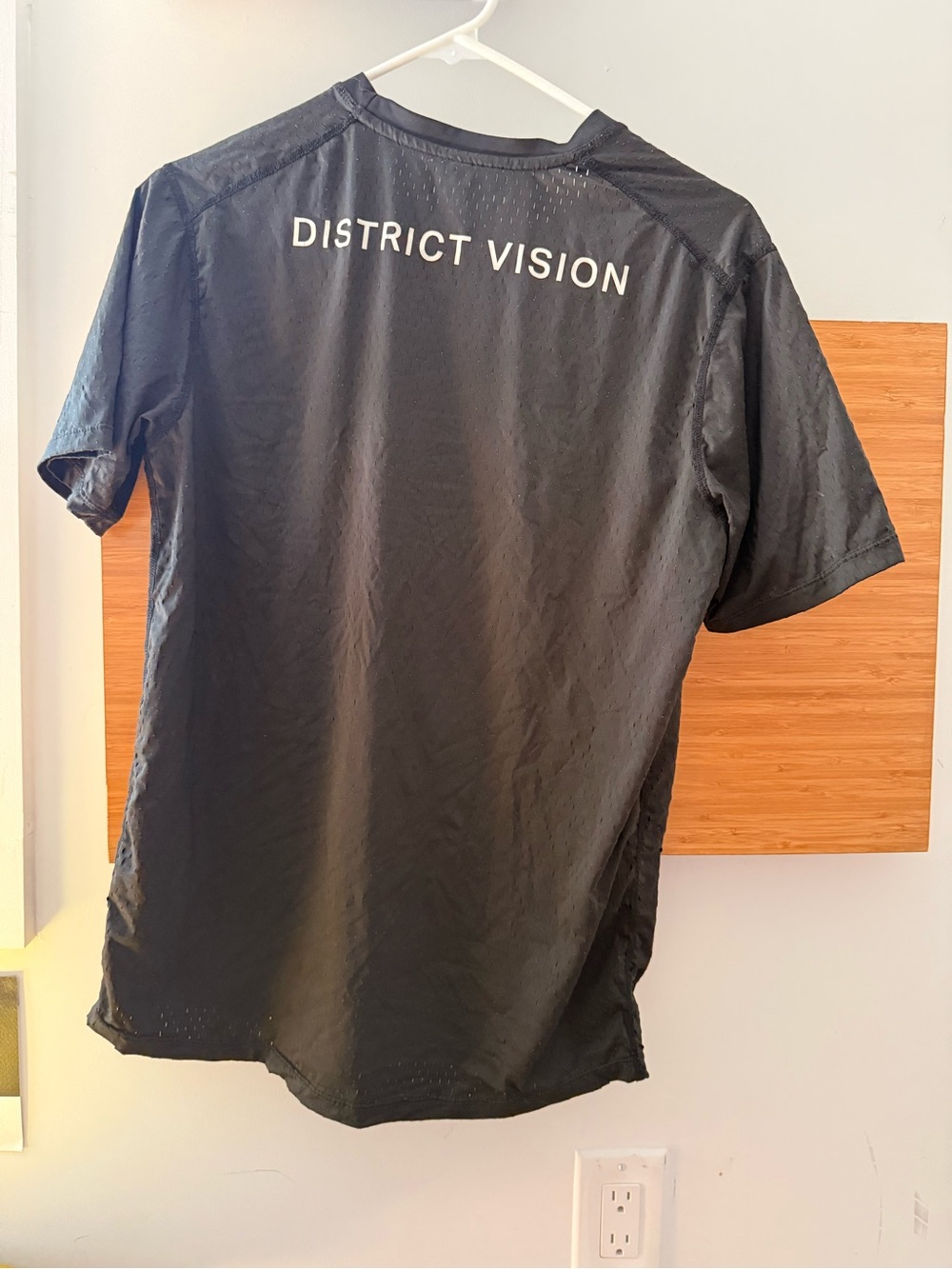 District vision men’s small air wear tshirt - Picture 4 of 4